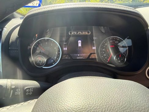 Used 2019 RAM 1500 Laramie AWD/4WD image 2