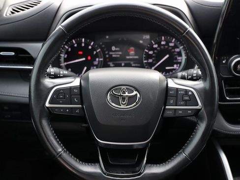 Certified 2021 Toyota Highlander XSE image 16