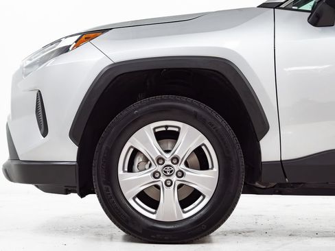 Used 2025 Toyota RAV4 XLE AWD/4WD image 26