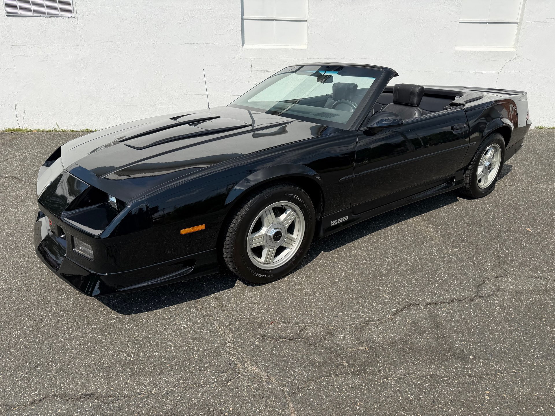 Used 1991 Chevrolet Camaro Z28 RWD image 3