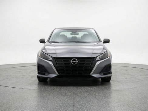 Used 2025 Nissan Altima 2.5 SV image 2