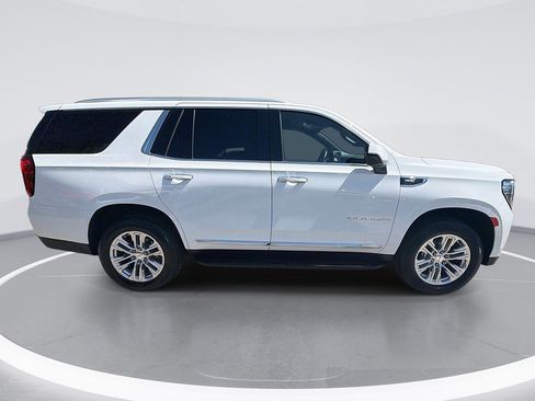 Used 2024 GMC Yukon SLT AWD/4WD image 3