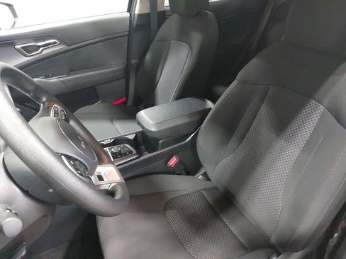 Used 2025 Kia Sportage LX image 14