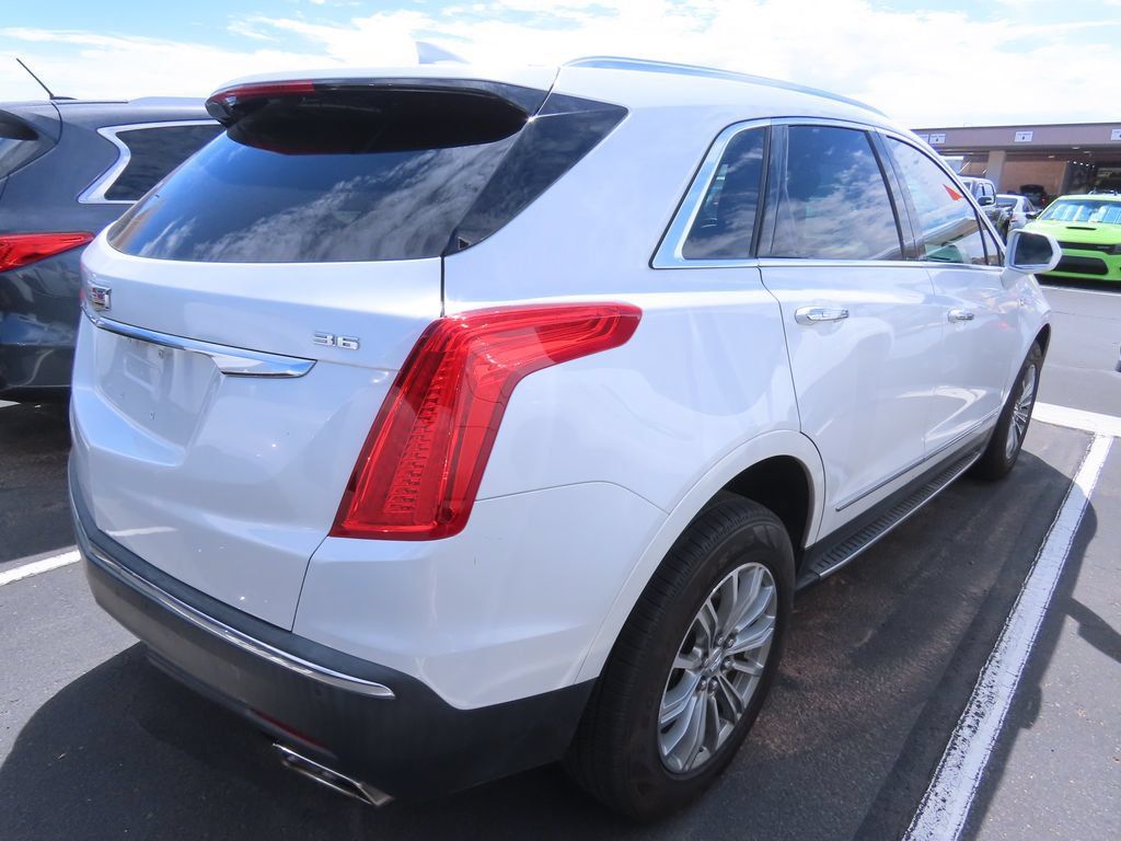 Used 2018 Cadillac XT5 Luxury w/ Driver Awareness Package FWD image 4