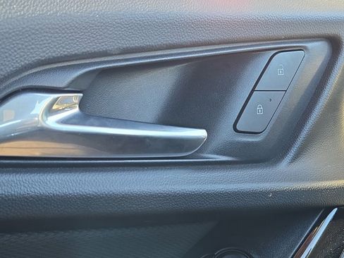 Used 2025 Chevrolet Equinox LT image 30