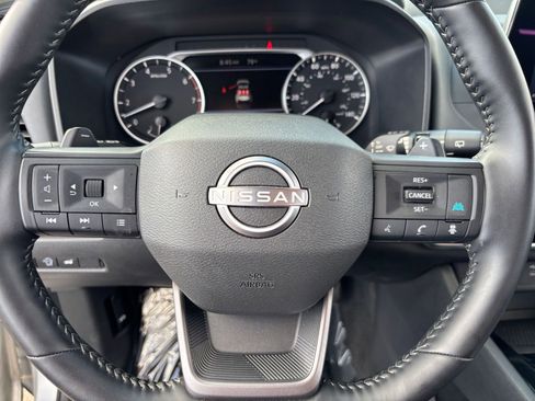 Used 2025 Nissan Rogue SV FWD image 30