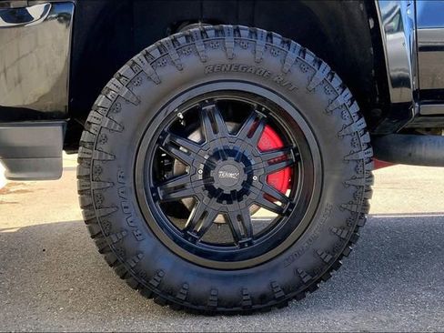 Used 2017 Chevrolet Silverado 1500 LTZ Z71 w/ LTZ Plus Package AWD/4WD image 9