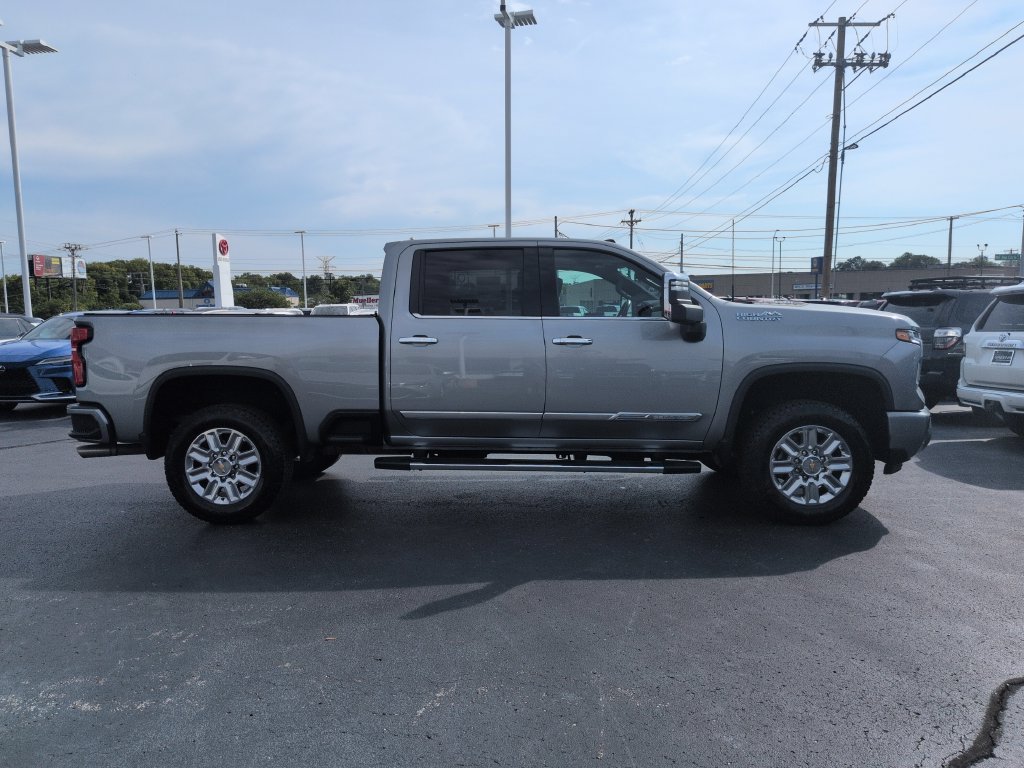 Used 2025 Chevrolet Silverado 2500 High Country w/ Technology Package AWD/4WD image 6