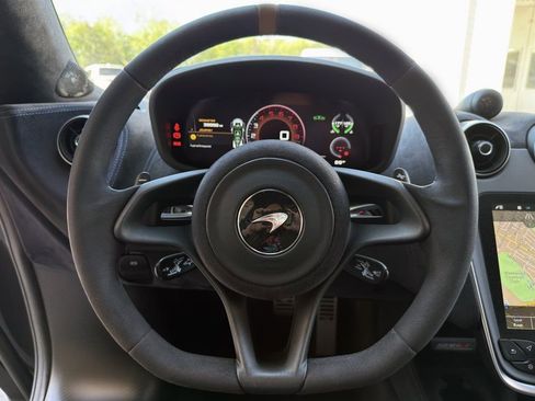 Used 2020 McLaren 600LT Spider image 17