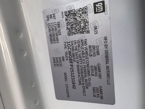 Used 2025 Chevrolet Express 2500 Extended w/ Communications Package image 33