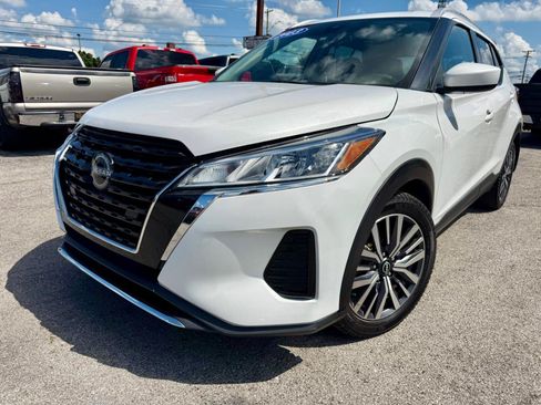 Used 2023 Nissan Kicks SV FWD image 2