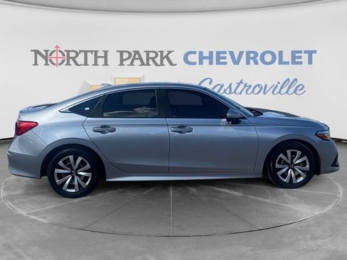Used 2022 Honda Civic LX image 2