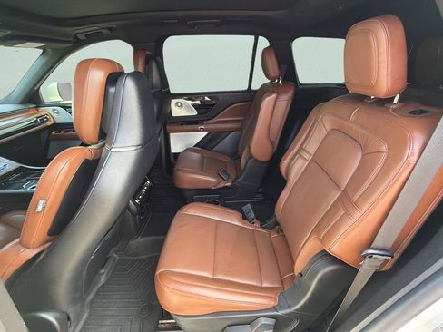 Used 2022 Lincoln Aviator Reserve w/ Equipment Group 201A AWD/4WD image 16