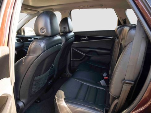 Used 2019 Kia Sorento SX image 14