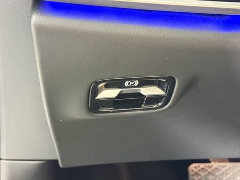 Certified 2025 Mercedes-Benz E 350 Sedan w/ MBUS Superscreen Package image 10