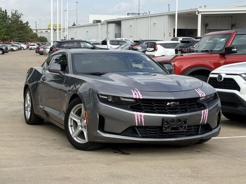 Used 2020 Chevrolet Camaro LT RWD image 2