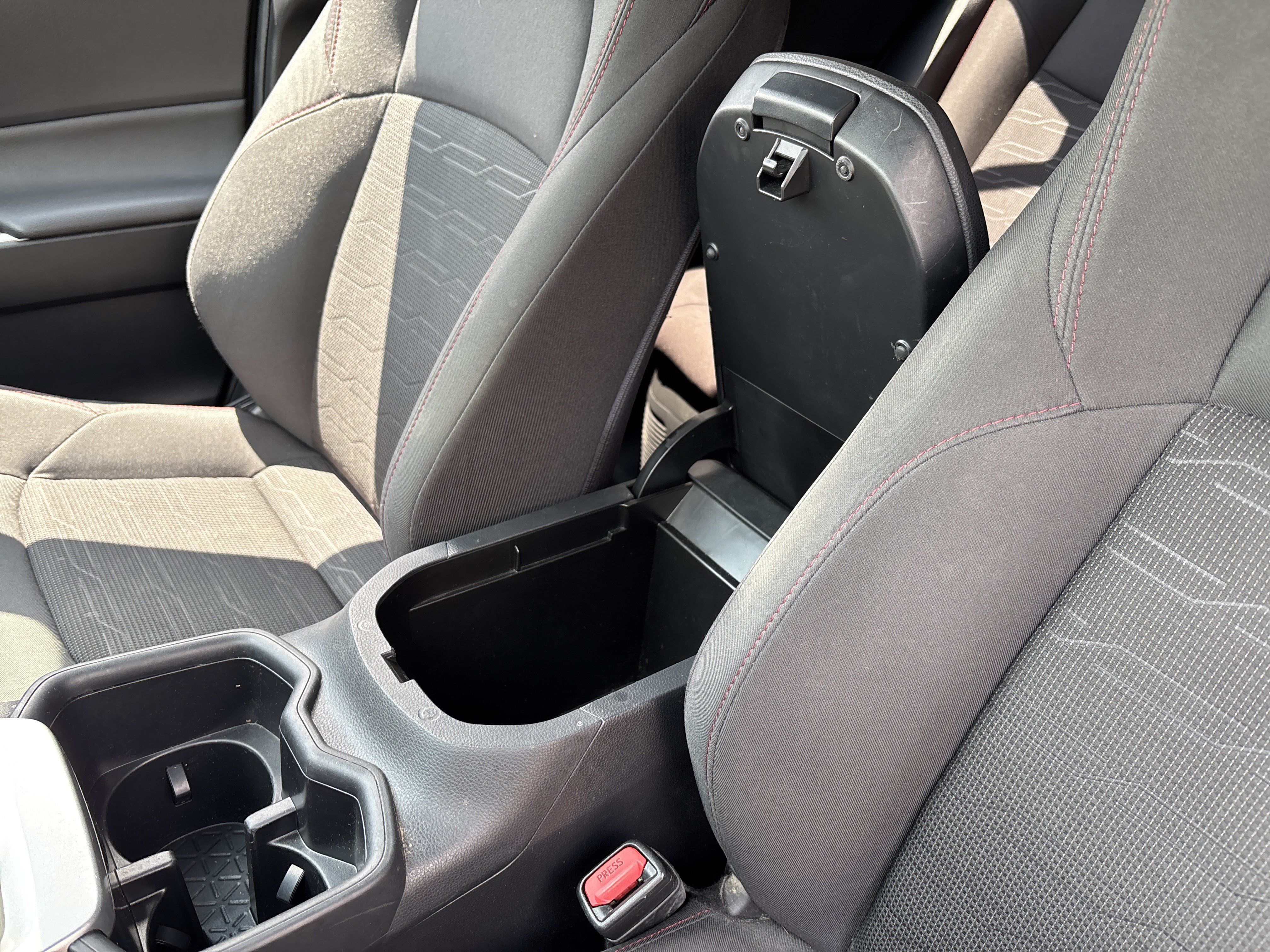Used 2022 Toyota RAV4 SE w/ Weather & Moonroof Package AWD/4WD image 26