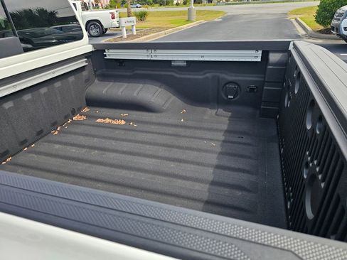 New 2026 Nissan Frontier SV w/ SV Convenience Package image 9