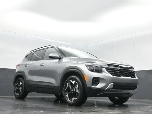 Used 2025 Kia Seltos S image 5