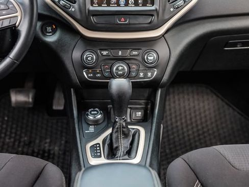 Used 2015 Jeep Cherokee Latitude w/ Comfort/Convenience Group AWD/4WD image 30
