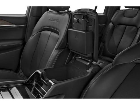 Used 2022 Jeep Grand Cherokee L Overland w/ Luxury Tech Group IV AWD/4WD image 17
