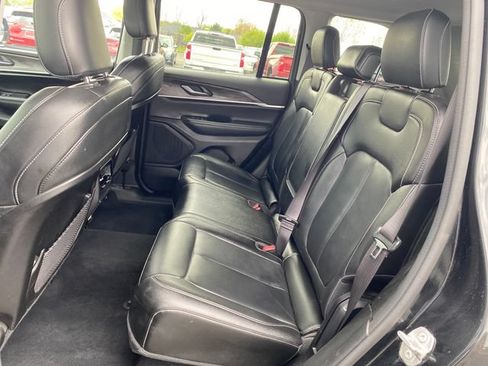 Used 2023 Jeep Grand Cherokee Limited AWD/4WD image 19