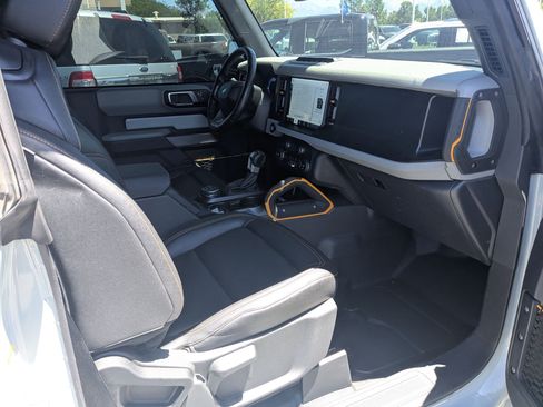 Used 2023 Ford Bronco Badlands w/ Sasquatch Package AWD/4WD image 31