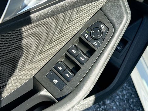 Used 2025 BMW 228i xDrive AWD/4WD image 19