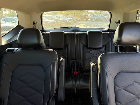 Used 2024 Volkswagen Atlas SE image 25