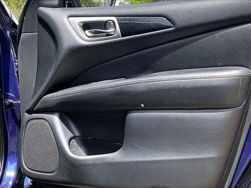 Used 2020 Nissan Pathfinder S FWD image 28