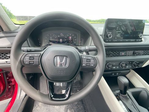 Used 2025 Honda Accord LX image 14