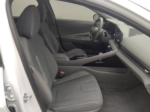 Used 2023 Hyundai Elantra SEL image 21