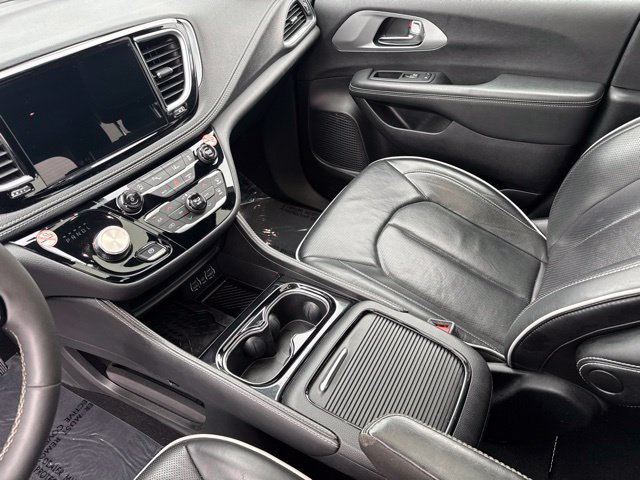 Used 2025 Chrysler Pacifica Limited FWD image 23