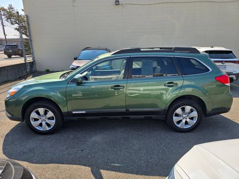 Used 2012 Subaru Outback 2.5i Limited w/ Moonroof Pkg AWD/4WD image 4
