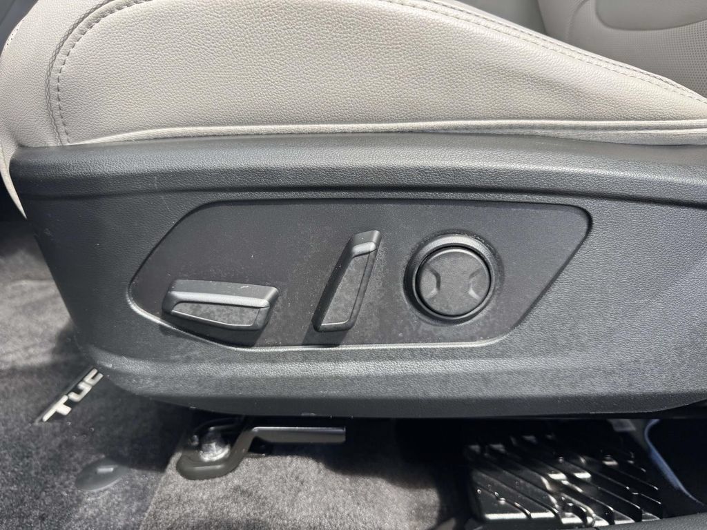 Used 2023 Hyundai Tucson Limited AWD/4WD image 19