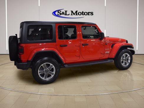 Used 2022 Jeep Wrangler Unlimited Sahara w/ Dual Top Group AWD/4WD image 8