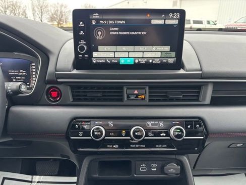 Used 2025 Honda Pilot Black Edition image 14