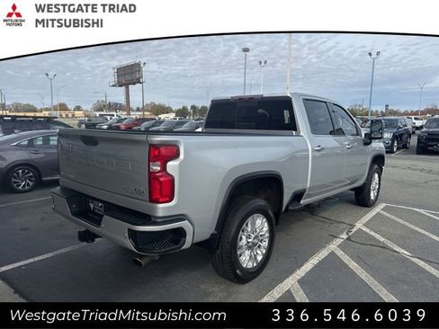 Used 2020 Chevrolet Silverado 2500 High Country w/ Technology Package AWD/4WD image 12