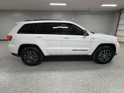 Used 2018 Jeep Grand Cherokee Trailhawk w/ Trailhawk Luxury Group AWD/4WD image 2
