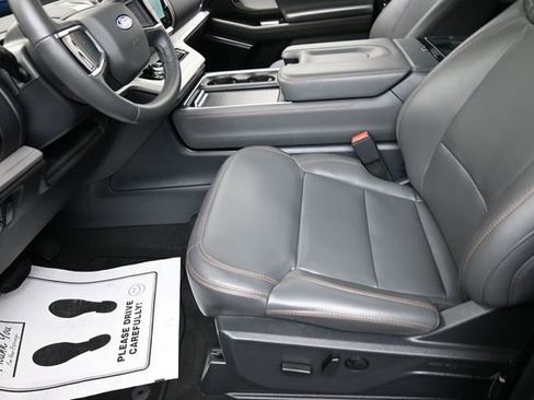 Used 2025 Ford Expedition Active AWD/4WD image 17