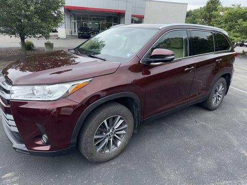 Certified 2019 Toyota Highlander XLE AWD/4WD image 2