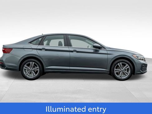 Used 2024 Volkswagen Jetta SE image 8