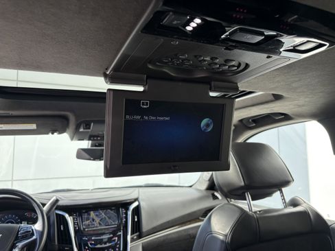 Used 2020 Cadillac Escalade Platinum image 15