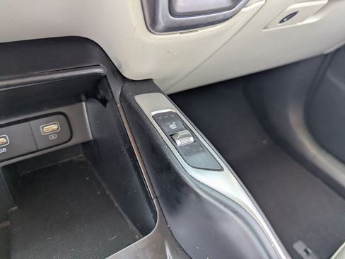 Used 2022 Kia Sorento S FWD image 28