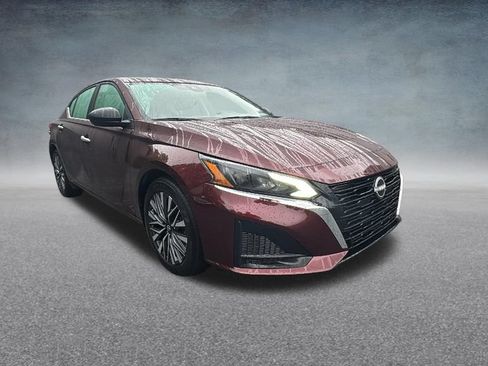 Used 2025 Nissan Altima 2.5 SV FWD image 3