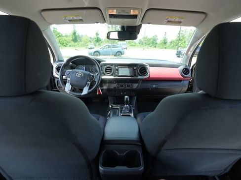 Used 2019 Toyota Tacoma SR5 RWD image 22