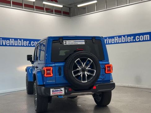 Used 2024 Jeep Wrangler Unlimited w/ Convenience Group AWD/4WD image 9