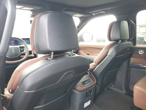 New 2026 Lincoln Navigator Reserve image 28