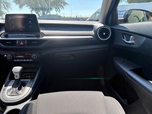 Used 2019 Kia Forte LXS FWD image 6