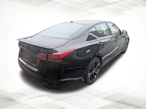 Used 2023 Nissan Altima 2.5 SR w/ SR Premium Package image 3